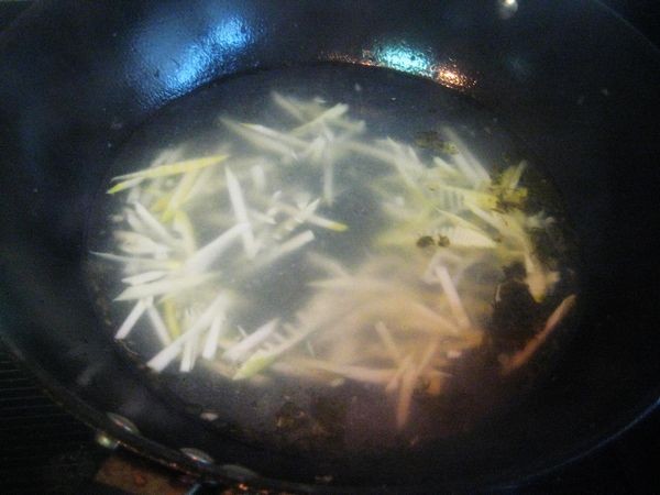 酸菜竹笋汤