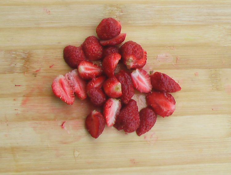 草莓冰棒的简单做法
