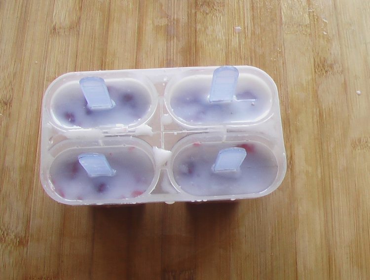 草莓冰棒的简单做法