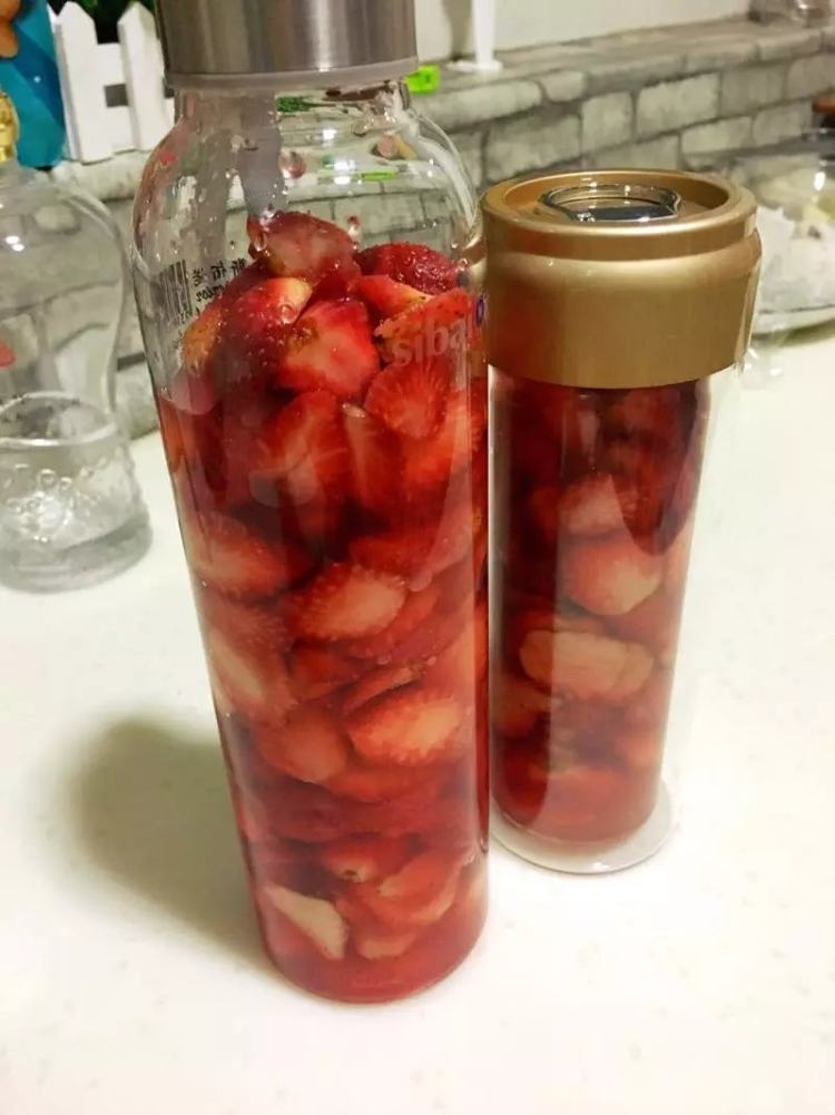 草莓果酒制作方法